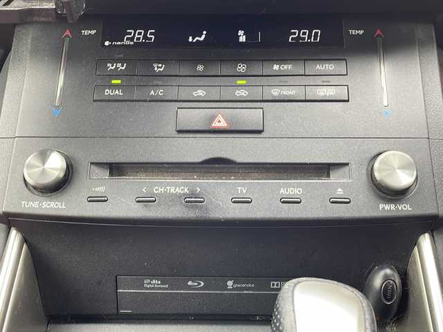 レクサス ＩＳ 250 Fスポーツ 福島県 2014(平26)年 9.8万km シルバーM ・４WD/・純正ナビ・フルセグTV/・Bluetooth・DVD/・サンルーフ/・革シート/・ブラインドスポットモニター/・前席パワーシート/・メモリシート/・バックカメラ/・ビルトインETC/・USBx２/・スペアキー