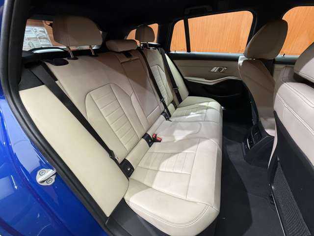 ＢＭＷ ３２０ｄ xDrive ツーリング Mスポーツ 千葉県 2022(令4)年 4.9万km 青 白革シート　/ＡＣＣ　/ナビ　/ＣａｒＰｌａｙ　/Ｂカメラ　/電動シート　/シートヒーター　/純正ＯＰ１９インチＡＷ　/ハイビームアシスタント　/電動リアゲート　/ドライビングアシストプロフェッショナル　/ＥＴＣ