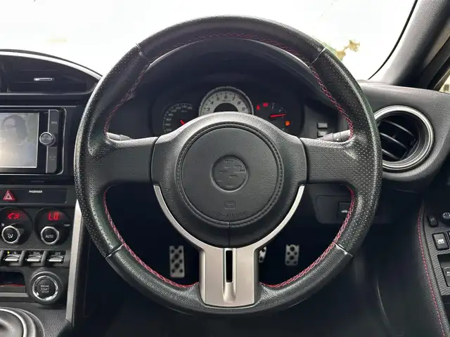 トヨタ ８６ GT 宮城県 2013(平25)年 8.3万km スターリングシルバー 純正7インチナビ/(フルセグTV/CD/DVD/SD/BT)/バックカメラ/デュアルオートエアコン/6速MT/VSCスポーツモード/革巻きステアリング/オートライト/レベライザー/電動格納ミラー/ふらつき防止/ドアバイザー/LEDヘッドライト/フォグランプ/純正フロアマット/純正17インチAW