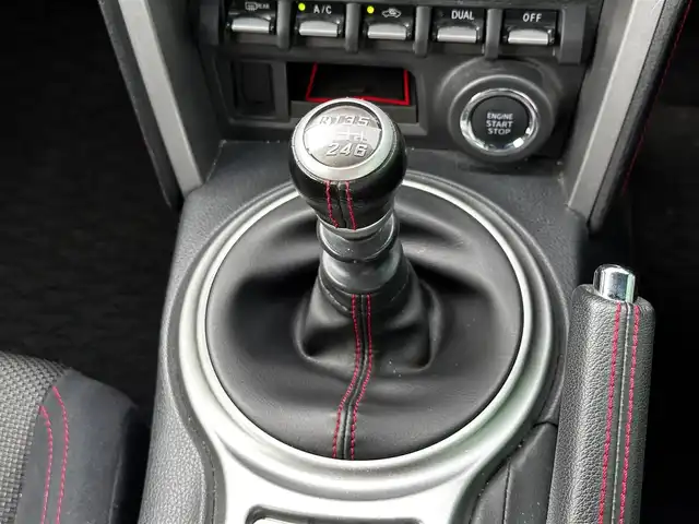 トヨタ ８６ GT 宮城県 2013(平25)年 8.3万km スターリングシルバー 純正7インチナビ/(フルセグTV/CD/DVD/SD/BT)/バックカメラ/デュアルオートエアコン/6速MT/VSCスポーツモード/革巻きステアリング/オートライト/レベライザー/電動格納ミラー/ふらつき防止/ドアバイザー/LEDヘッドライト/フォグランプ/純正フロアマット/純正17インチAW