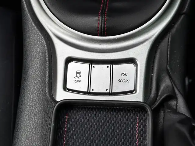 トヨタ ８６ GT 宮城県 2013(平25)年 8.3万km スターリングシルバー 純正7インチナビ/(フルセグTV/CD/DVD/SD/BT)/バックカメラ/デュアルオートエアコン/6速MT/VSCスポーツモード/革巻きステアリング/オートライト/レベライザー/電動格納ミラー/ふらつき防止/ドアバイザー/LEDヘッドライト/フォグランプ/純正フロアマット/純正17インチAW