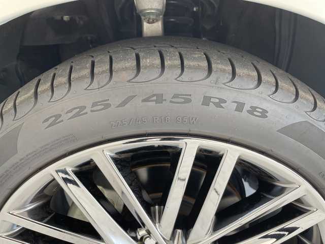 トヨタ クラウン ハイブリッド アスリートS 愛知県 2014(平26)年 1.8万km プレシャスシルバー 純正ナビ/クルーズコントロール/バックカメラ/パワーシート/純正アルミホイール/シートヒーター/HIDヘッドライト/ステアリングヒーター/オートライト/ETC/フルセグ/CD/ステアリングスイッチ/スマートキー/プッシュスタート