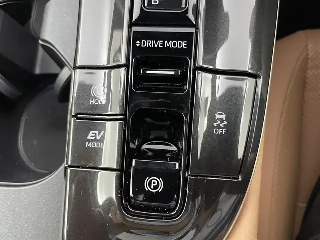 トヨタ クラウン スポーツ Z 埼玉県 2025(令7)年 0.8万km プレシャスホワイトパール ガラスルーフ/純正12.3インチナビ/パノラミックビューモニター/プリクラッシュセーフティ/レーンディパーチャーアラート/レーダークルーズコントロール/ブラインドスポットモニター/クリアランスソナー/ヘッドアップディスプレイ/デジタルインナーミラー/パワーバックドア/パワーシート/シートヒーター /ベンチレーション/ワイヤレス充電器/LEDオートライト/オートハイビーム/ETC2.0