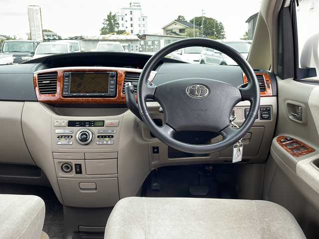 トヨタ ノア X Gセレクション 富山県 2005(平17)年 8万km ホワイトパールマイカ 純正ナビ/バックカメラ/サイドカメラ/後席モニター/4WD/両側パワースライドドア/クルーズコントロール/電動格納ミラー/ETC/純正フロアマット/盗難防止装置