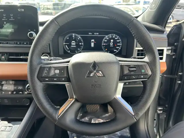 三菱 アウトランダー ＰＨＥＶ P 和歌山県 2021(令3)年 2.9万km チタニウムグレーメタリック 純正8インチナビ/全方位カメラ/フルセグTV/BOSEスピーカー/衝突軽減ブレーキ/ブラインドスポットモニター/レーダークルコン/前後コーナーセンサー/ルームミラー型ドラレコ/ETC/シートヒーター/置くだけ充電器/パドルシフト/シートメモリー/パワーシート/フォグランプ/電動リアゲート