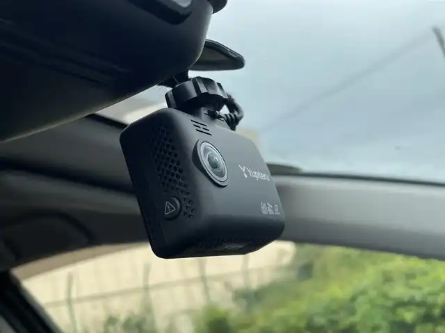 トヨタ ヴィッツ F 東京都 2017(平29)年 2.7万km グレーメタリック 純正ナビ/＜ワンセグ/CD/BT/ラジオ＞/バックビューモニター/前後ドラレコ/誤発進防止装置/衝突被害軽減装置/ビルトインＥＴＣ/純正フロアマット/ドアバイザー/ＡＴハイビーム/ヘッドライトレベライザー/ステアリングスイッチ/車線逸脱警報システム