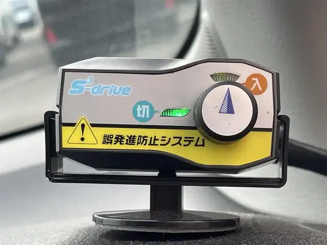 トヨタ ヴィッツ F 東京都 2017(平29)年 2.7万km グレーメタリック 純正ナビ/＜ワンセグ/CD/BT/ラジオ＞/バックビューモニター/前後ドラレコ/誤発進防止装置/衝突被害軽減装置/ビルトインＥＴＣ/純正フロアマット/ドアバイザー/ＡＴハイビーム/ヘッドライトレベライザー/ステアリングスイッチ/車線逸脱警報システム