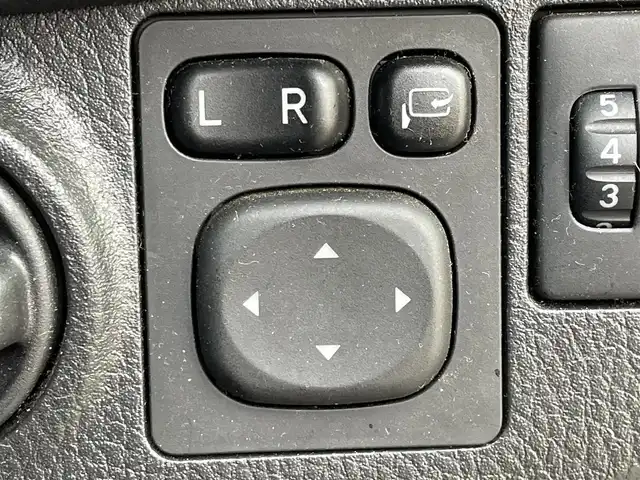 トヨタ ヴィッツ F 東京都 2017(平29)年 2.7万km グレーメタリック 純正ナビ/＜ワンセグ/CD/BT/ラジオ＞/バックビューモニター/前後ドラレコ/誤発進防止装置/衝突被害軽減装置/ビルトインＥＴＣ/純正フロアマット/ドアバイザー/ＡＴハイビーム/ヘッドライトレベライザー/ステアリングスイッチ/車線逸脱警報システム