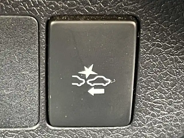 トヨタ ヴィッツ F 東京都 2017(平29)年 2.7万km グレーメタリック 純正ナビ/＜ワンセグ/CD/BT/ラジオ＞/バックビューモニター/前後ドラレコ/誤発進防止装置/衝突被害軽減装置/ビルトインＥＴＣ/純正フロアマット/ドアバイザー/ＡＴハイビーム/ヘッドライトレベライザー/ステアリングスイッチ/車線逸脱警報システム