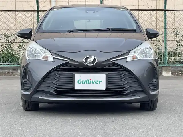 トヨタ ヴィッツ F 東京都 2017(平29)年 2.7万km グレーメタリック 純正ナビ/＜ワンセグ/CD/BT/ラジオ＞/バックビューモニター/前後ドラレコ/誤発進防止装置/衝突被害軽減装置/ビルトインＥＴＣ/純正フロアマット/ドアバイザー/ＡＴハイビーム/ヘッドライトレベライザー/ステアリングスイッチ/車線逸脱警報システム