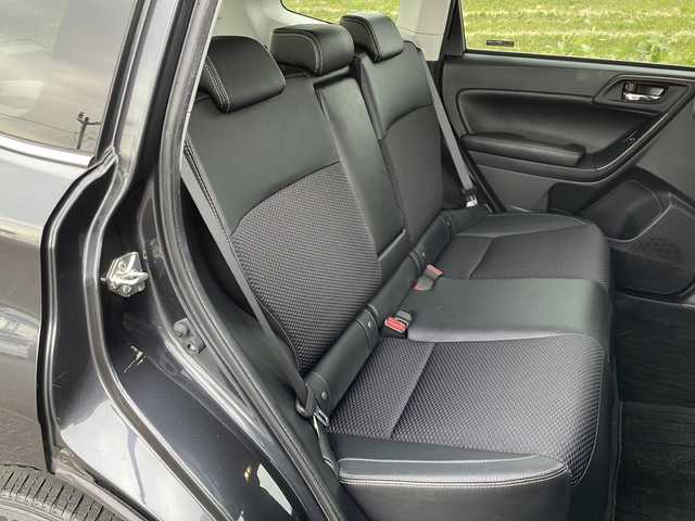 スバル フォレスター S－リミテッド 新潟県 2017(平29)年 5.2万km ダークグレーメタリック 4WD/純正SDナビ(AVIC-RZ900)/CD/DVD/BT/フルセグテレビ/バックカメラ/ETC/衝突被害軽減ブレーキ/レーンキープアシスト/レーダークルーズコントロール/半革シート/パワーシート/シートヒーター /パドルシフト/パワーバックドア/スマートキー/プッシュスタート/LEDヘッドライト/オートライト/オートハイビーム/フォグランプ/純正18インチアルミホイール