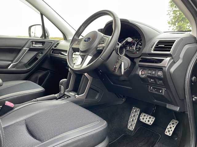 スバル フォレスター S－リミテッド 新潟県 2017(平29)年 5.2万km ダークグレーメタリック 4WD/純正SDナビ(AVIC-RZ900)/CD/DVD/BT/フルセグテレビ/バックカメラ/ETC/衝突被害軽減ブレーキ/レーンキープアシスト/レーダークルーズコントロール/半革シート/パワーシート/シートヒーター /パドルシフト/パワーバックドア/スマートキー/プッシュスタート/LEDヘッドライト/オートライト/オートハイビーム/フォグランプ/純正18インチアルミホイール