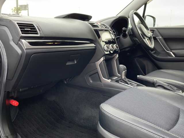 スバル フォレスター S－リミテッド 新潟県 2017(平29)年 5.2万km ダークグレーメタリック 4WD/純正SDナビ(AVIC-RZ900)/CD/DVD/BT/フルセグテレビ/バックカメラ/ETC/衝突被害軽減ブレーキ/レーンキープアシスト/レーダークルーズコントロール/半革シート/パワーシート/シートヒーター /パドルシフト/パワーバックドア/スマートキー/プッシュスタート/LEDヘッドライト/オートライト/オートハイビーム/フォグランプ/純正18インチアルミホイール