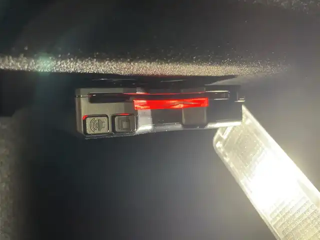 プジョー プジョー ３００８ GT ハイブリッド4 熊本県 2021(令3)年 2万km ペルラネラブラック ・スマートキー/・プッシュスタート/・アクティブセーフティブレーキ/・トラフィックサインインフォメーション/・疲労検知/・アダプティブライト/・インテリジェントハイビーム/・パークセンサー/・ブラインドスポットモニター/・クルーズコントロール(追従式)/・ハーフレザーシート/・D席パワーシート/・前席シートヒーター/・純正メモリナビ/　【Bletooth・USB・AppleCarPlay・AndroidAuto】/・フルセグTV/・バックカメラ＆左サイドカメラ/・ETC/・ドライブレコーダー(前後録画)/・ワイヤレス充電/・パワーバックドア/・LEDヘッドランプ/・純正マット