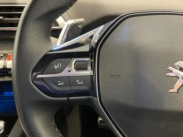 プジョー プジョー ３００８ GT ハイブリッド4 熊本県 2021(令3)年 2万km ペルラネラブラック ・スマートキー/・プッシュスタート/・アクティブセーフティブレーキ/・トラフィックサインインフォメーション/・疲労検知/・アダプティブライト/・インテリジェントハイビーム/・パークセンサー/・ブラインドスポットモニター/・クルーズコントロール(追従式)/・ハーフレザーシート/・D席パワーシート/・前席シートヒーター/・純正メモリナビ/　【Bletooth・USB・AppleCarPlay・AndroidAuto】/・フルセグTV/・バックカメラ＆左サイドカメラ/・ETC/・ドライブレコーダー(前後録画)/・ワイヤレス充電/・パワーバックドア/・LEDヘッドランプ/・純正マット