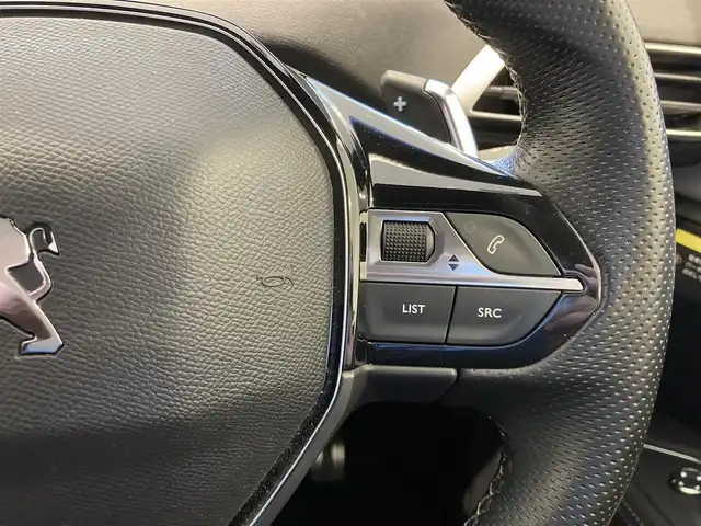 プジョー プジョー ３００８ GT ハイブリッド4 熊本県 2021(令3)年 2万km ペルラネラブラック ・スマートキー/・プッシュスタート/・アクティブセーフティブレーキ/・トラフィックサインインフォメーション/・疲労検知/・アダプティブライト/・インテリジェントハイビーム/・パークセンサー/・ブラインドスポットモニター/・クルーズコントロール(追従式)/・ハーフレザーシート/・D席パワーシート/・前席シートヒーター/・純正メモリナビ/　【Bletooth・USB・AppleCarPlay・AndroidAuto】/・フルセグTV/・バックカメラ＆左サイドカメラ/・ETC/・ドライブレコーダー(前後録画)/・ワイヤレス充電/・パワーバックドア/・LEDヘッドランプ/・純正マット