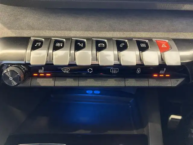 プジョー プジョー ３００８ GT ハイブリッド4 熊本県 2021(令3)年 2万km ペルラネラブラック ・スマートキー/・プッシュスタート/・アクティブセーフティブレーキ/・トラフィックサインインフォメーション/・疲労検知/・アダプティブライト/・インテリジェントハイビーム/・パークセンサー/・ブラインドスポットモニター/・クルーズコントロール(追従式)/・ハーフレザーシート/・D席パワーシート/・前席シートヒーター/・純正メモリナビ/　【Bletooth・USB・AppleCarPlay・AndroidAuto】/・フルセグTV/・バックカメラ＆左サイドカメラ/・ETC/・ドライブレコーダー(前後録画)/・ワイヤレス充電/・パワーバックドア/・LEDヘッドランプ/・純正マット