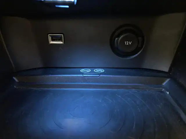 プジョー プジョー ３００８ GT ハイブリッド4 熊本県 2021(令3)年 2万km ペルラネラブラック ・スマートキー/・プッシュスタート/・アクティブセーフティブレーキ/・トラフィックサインインフォメーション/・疲労検知/・アダプティブライト/・インテリジェントハイビーム/・パークセンサー/・ブラインドスポットモニター/・クルーズコントロール(追従式)/・ハーフレザーシート/・D席パワーシート/・前席シートヒーター/・純正メモリナビ/　【Bletooth・USB・AppleCarPlay・AndroidAuto】/・フルセグTV/・バックカメラ＆左サイドカメラ/・ETC/・ドライブレコーダー(前後録画)/・ワイヤレス充電/・パワーバックドア/・LEDヘッドランプ/・純正マット