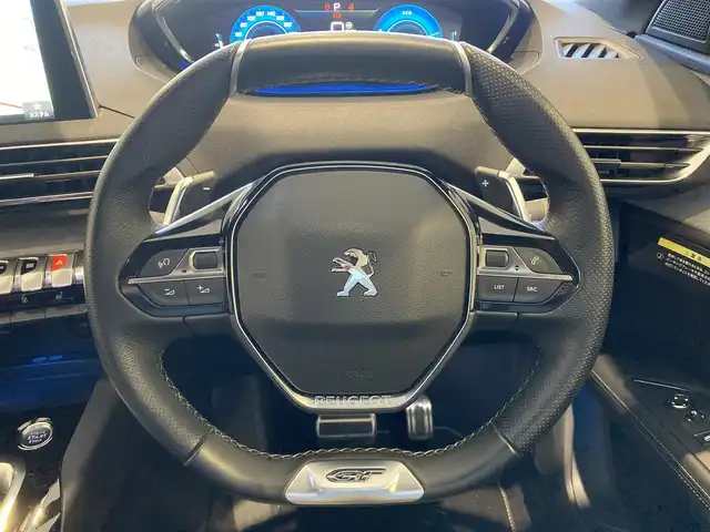 プジョー プジョー ３００８ GT ハイブリッド4 熊本県 2021(令3)年 2万km ペルラネラブラック ・スマートキー/・プッシュスタート/・アクティブセーフティブレーキ/・トラフィックサインインフォメーション/・疲労検知/・アダプティブライト/・インテリジェントハイビーム/・パークセンサー/・ブラインドスポットモニター/・クルーズコントロール(追従式)/・ハーフレザーシート/・D席パワーシート/・前席シートヒーター/・純正メモリナビ/　【Bletooth・USB・AppleCarPlay・AndroidAuto】/・フルセグTV/・バックカメラ＆左サイドカメラ/・ETC/・ドライブレコーダー(前後録画)/・ワイヤレス充電/・パワーバックドア/・LEDヘッドランプ/・純正マット