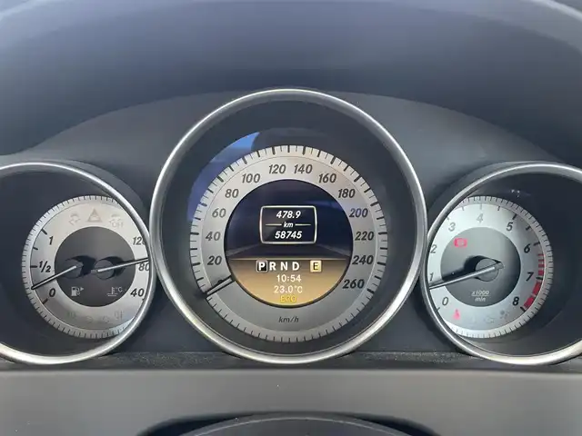 メルセデス・ベンツ Ｃ２００ ブルーエフィシェンシー AVG 兵庫県 2012(平24)年 5.9万km オブシディアンブラック 純正HDDナビ/フルセグTV/Bluetooth/CD/DVD/USB/バックカメラ/ETC/ドライブレコーダー/衝突軽減カメラ/クルーズコントロール/本革巻きステアリング/パドルシフト/ステアリングスイッチ/ハーフレザーシート/前席パワーシート/フルオートエアコン/純正17インチAW/リモコンキー/スペアキー/取扱説明書