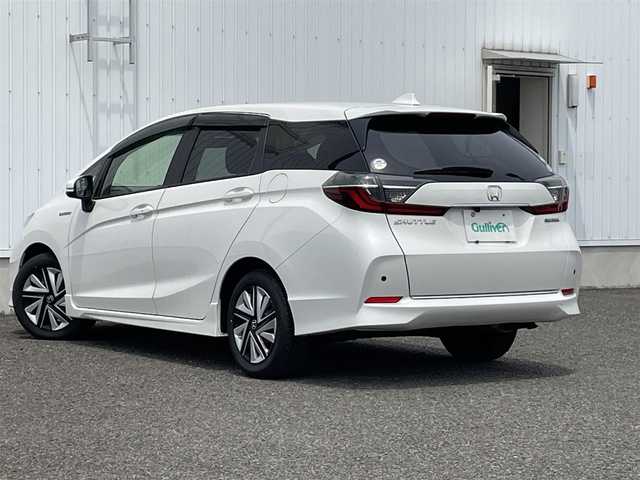 ホンダ シャトル ハイブリッド ホンダセンシング 熊本県 2019(令1)年 5.6万km プラチナホワイトパール 社外ナビ/・AM/FM/CD/DVD/SD/USB/iPod/AUX/BT/バックカメラ/ホンダセンシング/・衝突軽減ブレーキ/・アダプティブクルーズコントロール/・車線維持支援システム/・先行車発進お知らせ機能/・路外逸脱抑制機能/・標識認識機能/前後コーナーセンサー/ETC/電動格納ミラー/・ウィンカーミラー/ヘッドライトレベライザー/ステアリングリモコン/スポーツモード/プッシュスタート/スマートキー×2