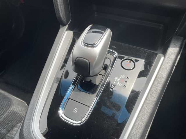 ホンダ シャトル ハイブリッド ホンダセンシング 熊本県 2019(令1)年 5.6万km プラチナホワイトパール 社外ナビ/・AM/FM/CD/DVD/SD/USB/iPod/AUX/BT/バックカメラ/ホンダセンシング/・衝突軽減ブレーキ/・アダプティブクルーズコントロール/・車線維持支援システム/・先行車発進お知らせ機能/・路外逸脱抑制機能/・標識認識機能/前後コーナーセンサー/ETC/電動格納ミラー/・ウィンカーミラー/ヘッドライトレベライザー/ステアリングリモコン/スポーツモード/プッシュスタート/スマートキー×2