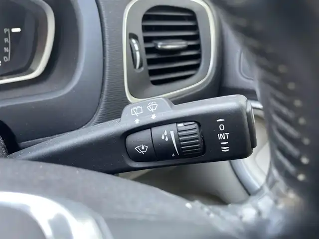 ボルボ Ｖ４０ オーシャンレースED 神奈川県 2015(平27)年 8.1万km 紺 ガラスルーフ/ベージュレザーシート/前席パワーシート/前席シートヒーター/純正HDDナビ/ETC/前後ドライブレコーダー/スマートキー2本/オートライト/HIDヘッドライト/ウィンカーミラー/純正17インチAW/保証書/取扱説明書