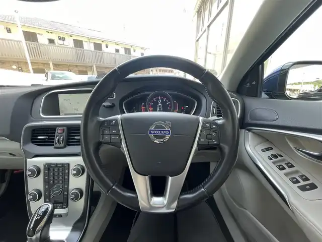 ボルボ Ｖ４０ オーシャンレースED 神奈川県 2015(平27)年 8.1万km 紺 ガラスルーフ/ベージュレザーシート/前席パワーシート/前席シートヒーター/純正HDDナビ/ETC/前後ドライブレコーダー/スマートキー2本/オートライト/HIDヘッドライト/ウィンカーミラー/純正17インチAW/保証書/取扱説明書