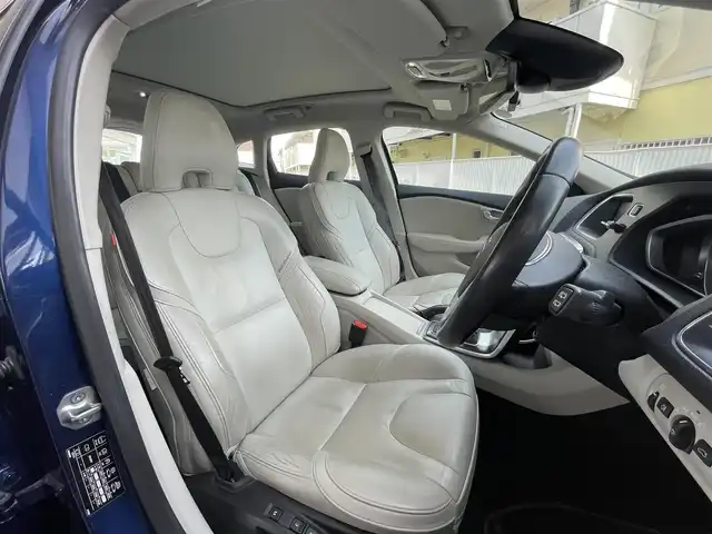 ボルボ Ｖ４０ オーシャンレースED 神奈川県 2015(平27)年 8.1万km 紺 ガラスルーフ/ベージュレザーシート/前席パワーシート/前席シートヒーター/純正HDDナビ/ETC/前後ドライブレコーダー/スマートキー2本/オートライト/HIDヘッドライト/ウィンカーミラー/純正17インチAW/保証書/取扱説明書
