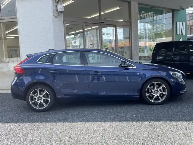 ボルボ Ｖ４０ オーシャンレースED 神奈川県 2015(平27)年 8.1万km 紺 ガラスルーフ/ベージュレザーシート/前席パワーシート/前席シートヒーター/純正HDDナビ/ETC/前後ドライブレコーダー/スマートキー2本/オートライト/HIDヘッドライト/ウィンカーミラー/純正17インチAW/保証書/取扱説明書