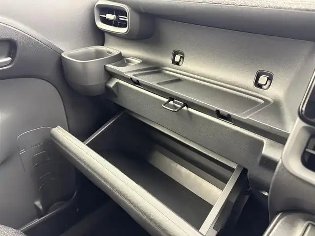 トヨタ シエンタ ハイブリッド Z 愛知県 2025(令7)年 0.1万km ブラック トヨタセーフティーセンス/パノラミックビューモニター/オートクルーズコントロール/純正１０インチナビ/・フルセグTV/・Bluetooth/・Applecarplay/・FM/AM/アラウンドビューモニター/両側パワースライドドア/ブラインドスポットモニター/パーキングサポートブレーキ/カーテンエアバック/クリアランスソナー/ＬＥＤライト/オートハイビーム/ＥＴＣ2.0