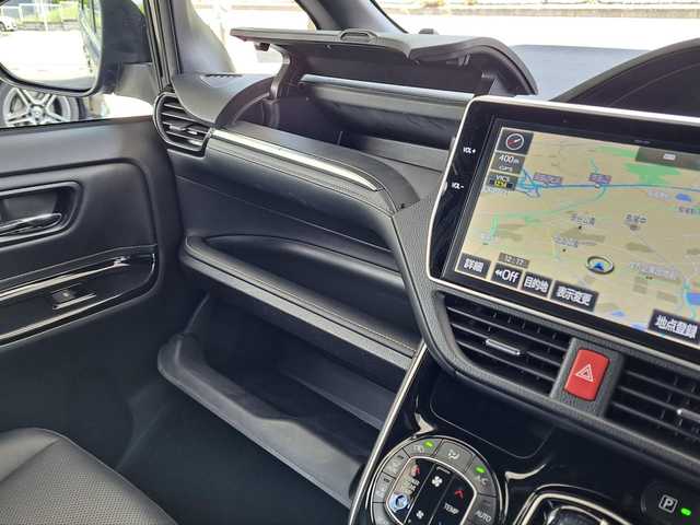 トヨタ エスクァイア ハイブリッド Gi 大阪府 2018(平30)年 11.3万km ブラック /禁煙車//ワンオーナー//純正10型SDナビ【NZN-Z66T】//フルTV/CD/DVD/Bluetooth/SD//バックカメラ//前席シートヒーター//両側パワースライドドア//レザーシート//衝突軽減ブレーキ//オートハイビーム//レーンキープアシスト//ビルトインETC2.0//クルーズコントロール//コーナーセンサー