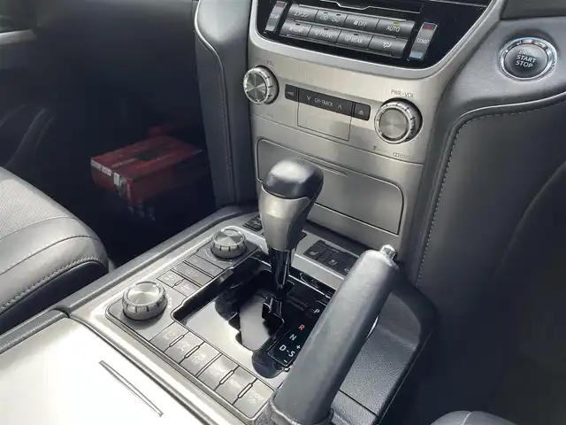 トヨタ ランドクルーザー ZX 三重県 2018(平30)年 7.6万km ホワイトパールクリスタルシャイン 登録時75990km/SR/モデリスタエアロ/黒革シート/ルーフレール/VIPERセキュリティ/ブレーキロック/ワンオーナー/純正ナビ/（AM/FM/TV/Bluetooth）/ワンセグTV/アラウンドビューモニター/ビルトインETC２．０/レーダークルコン/社がレーダー/ステアリングスイッチ/ステアリングヒーター/シートメモリー/パワーシート/シートヒーター/エアシート/プリクラッシュセーフティ/クリアランスソナー/BSM/レーンディパーチャーアラート/プッシュスタート/スペアキー