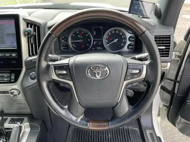 トヨタ ランドクルーザー ZX 三重県 2018(平30)年 7.6万km ホワイトパールクリスタルシャイン 登録時75990km/SR/モデリスタエアロ/黒革シート/ルーフレール/VIPERセキュリティ/ブレーキロック/ワンオーナー/純正ナビ/（AM/FM/TV/Bluetooth）/ワンセグTV/アラウンドビューモニター/ビルトインETC２．０/レーダークルコン/社がレーダー/ステアリングスイッチ/ステアリングヒーター/シートメモリー/パワーシート/シートヒーター/エアシート/プリクラッシュセーフティ/クリアランスソナー/BSM/レーンディパーチャーアラート/プッシュスタート/スペアキー