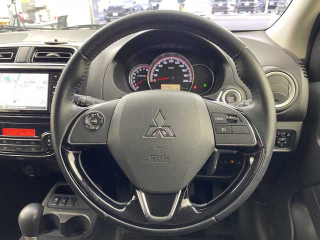 三菱 ミラージュ G 岐阜県 2021(令3)年 4.6万km ホワイトダイヤモンド ストラーダSDナビ【CN-RE07WD】/CD/DVD/Bluetooth/フルセグTV/クルーズコントロール/衝突被害軽減ブレーキ/レーンキープアシスト/オートマチックハイビーム/プッシュスタート/スマートキー/LEDヘッドライト/フォグライト/ドアバイザー/革巻きステアリング