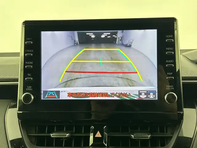 トヨタ カローラツーリング ハイブリッド ダブルバイビー 愛知県 2021(令3)年 2.4万km ホワイトパールクリスタルシャイン 禁煙車/純正9インチナビ/（CD/DVD/Bluetooth/フルセグTV/USB/AM/FM)/バックカメラ/AC100V電源/トヨタセーフティセンス/・プリクラッシュセーフティ/・レーントレーシングアシスト/・パーキングセンサー/・パーキングサポートブレーキ/・ロードサインアシスト/・レーダークルーズコントロール/・オートマチックハイビーム/ETC/前後ドライブレコーダー/シートヒーター/ハーフレザーシート/ステアリングヒーター/純正17インチアルミホイール/スマートキー/プッシュスタート/LEDヘッドライト/フロントフォグランプ/オートライト/純正フロアマット/電子パーキングブレーキ/オートホールド/横滑り防止装置/電動格納ミラー