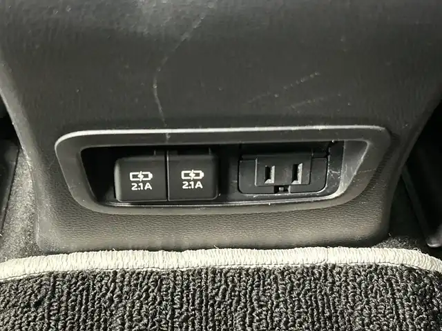 トヨタ カローラツーリング ハイブリッド ダブルバイビー 愛知県 2021(令3)年 2.4万km ホワイトパールクリスタルシャイン 禁煙車/純正9インチナビ/（CD/DVD/Bluetooth/フルセグTV/USB/AM/FM)/バックカメラ/AC100V電源/トヨタセーフティセンス/・プリクラッシュセーフティ/・レーントレーシングアシスト/・パーキングセンサー/・パーキングサポートブレーキ/・ロードサインアシスト/・レーダークルーズコントロール/・オートマチックハイビーム/ETC/前後ドライブレコーダー/シートヒーター/ハーフレザーシート/ステアリングヒーター/純正17インチアルミホイール/スマートキー/プッシュスタート/LEDヘッドライト/フロントフォグランプ/オートライト/純正フロアマット/電子パーキングブレーキ/オートホールド/横滑り防止装置/電動格納ミラー