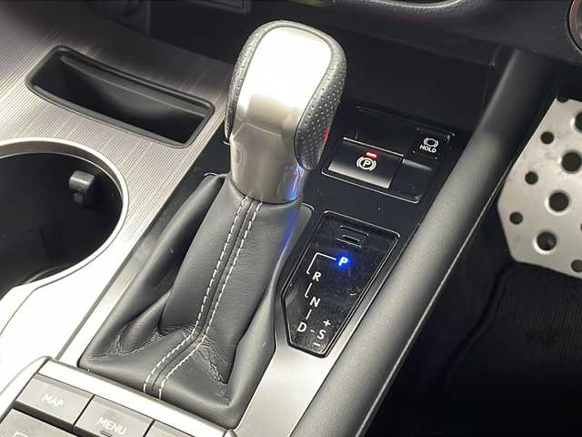 レクサス ＲＸ 450h Fスポーツ 千葉県 2020(令2)年 4.9万km ホワイトノーヴァガラスフレーク 純正ナビ/　CD/DVD/Bluetooth/フルセグTV/　Apple car play/Android Auto/レクサスセーフティシステム/レーダークルーズコントロール/レーンキープアシスト/衝突軽減ブレーキ/クリアランスソナー/アラウンドビューモニター/ブラインドスポットモニター/ヘッドアップディスプレイ/先行車発進警報/ロードサインアシスト/電動パーキング/オートホールド/オートハイビーム/レザーシート/エアヒーター/パワーシート（前席）/全席シートヒーター/シートメモリー（運転席）/ステアリングヒーター/ビルトインETC２．０/前方ドラレコ/AC100V充電/パドルシフト/三眼LEDライト/フォグランプ/レーダー探知機/ロールサンシェード/フロアマット