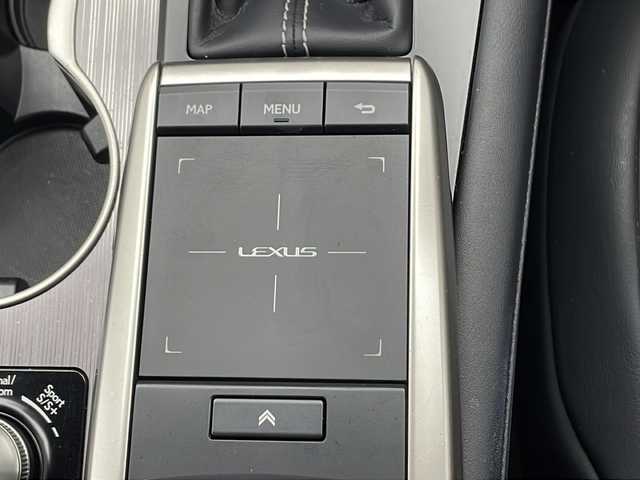 レクサス ＲＸ 450h Fスポーツ 千葉県 2020(令2)年 4.9万km ホワイトノーヴァガラスフレーク 純正ナビ/　CD/DVD/Bluetooth/フルセグTV/　Apple car play/Android Auto/レクサスセーフティシステム/レーダークルーズコントロール/レーンキープアシスト/衝突軽減ブレーキ/クリアランスソナー/アラウンドビューモニター/ブラインドスポットモニター/ヘッドアップディスプレイ/先行車発進警報/ロードサインアシスト/電動パーキング/オートホールド/オートハイビーム/レザーシート/エアヒーター/パワーシート（前席）/全席シートヒーター/シートメモリー（運転席）/ステアリングヒーター/ビルトインETC２．０/前方ドラレコ/AC100V充電/パドルシフト/三眼LEDライト/フォグランプ/レーダー探知機/ロールサンシェード/フロアマット