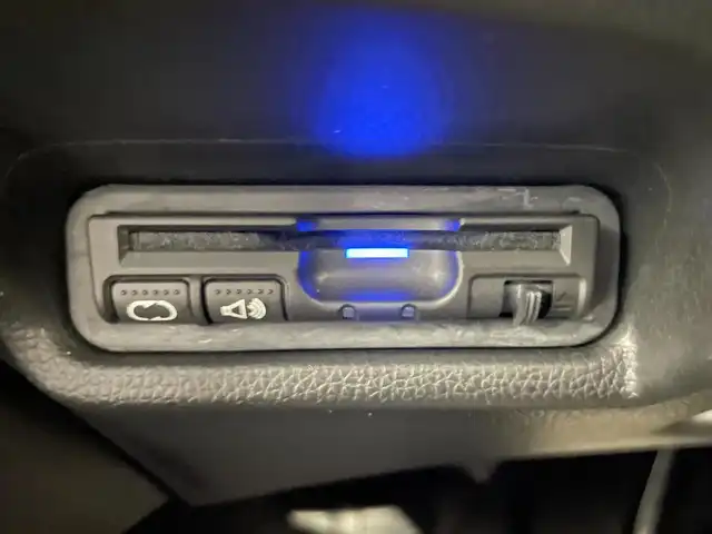 ホンダ フィット ハイブリット Sパッケージ 千葉県 2014(平26)年 3万km ビビットスカイブルーP 禁煙車/シティブレーキアクティブシステム/クルーズコントロール/純正メモリナビ/・型番：VXM-142VFi/・CD/DVD/Bluetooth/フルセグTV/・バックカメラ/・ビルトインETC/革巻きステアリング/・ステアリングスイッチ/・パドルシフト/純正フロアマット/純正１６インチAW/オートライト/・LEDヘッドライト/・フォグランプ