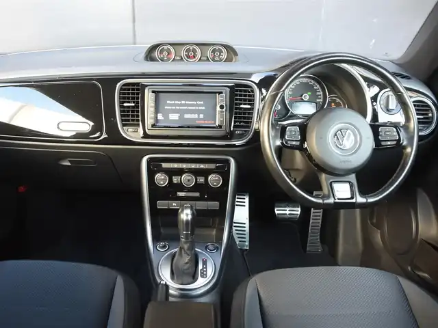 フォルクスワーゲン ザ・ビートル 2．0 Rライン 和歌山県 2016(平28)年 6.8万km 白 3連メーター /純正ナビ /フルセグ /Bカメラ /リヤスポイラー /ツインエキゾーストパイプ /レッドブレーキキャリパー /クルーズコントロール /コーナーセンサー /純正18AW /プッシュスタート /オートライト /MTモード付AT /ETC