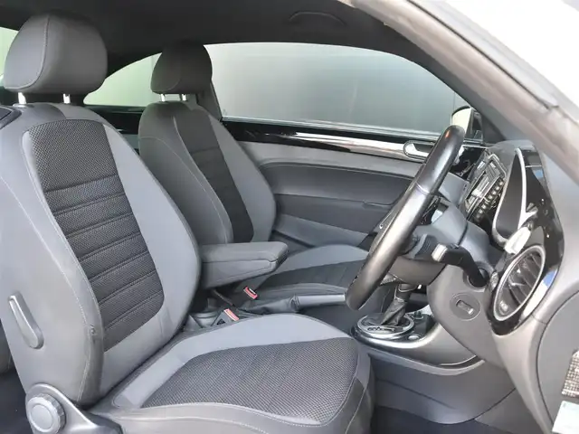 フォルクスワーゲン ザ・ビートル 2．0 Rライン 和歌山県 2016(平28)年 6.8万km 白 3連メーター /純正ナビ /フルセグ /Bカメラ /リヤスポイラー /ツインエキゾーストパイプ /レッドブレーキキャリパー /クルーズコントロール /コーナーセンサー /純正18AW /プッシュスタート /オートライト /MTモード付AT /ETC