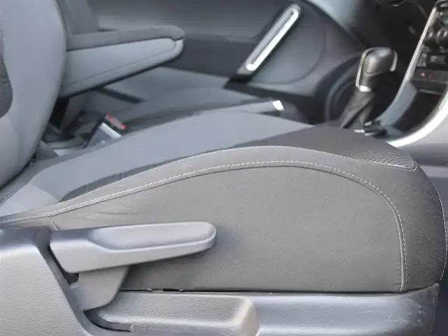 フォルクスワーゲン ザ・ビートル 2．0 Rライン 和歌山県 2016(平28)年 6.8万km 白 3連メーター /純正ナビ /フルセグ /Bカメラ /リヤスポイラー /ツインエキゾーストパイプ /レッドブレーキキャリパー /クルーズコントロール /コーナーセンサー /純正18AW /プッシュスタート /オートライト /MTモード付AT /ETC