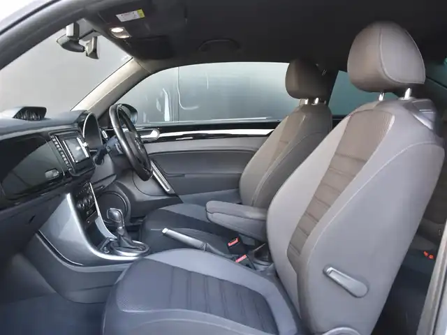 フォルクスワーゲン ザ・ビートル 2．0 Rライン 和歌山県 2016(平28)年 6.8万km 白 3連メーター /純正ナビ /フルセグ /Bカメラ /リヤスポイラー /ツインエキゾーストパイプ /レッドブレーキキャリパー /クルーズコントロール /コーナーセンサー /純正18AW /プッシュスタート /オートライト /MTモード付AT /ETC