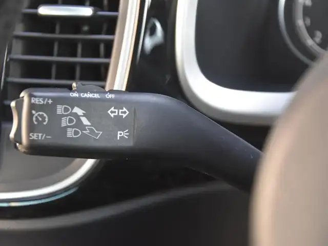 フォルクスワーゲン ザ・ビートル 2．0 Rライン 和歌山県 2016(平28)年 6.8万km 白 3連メーター /純正ナビ /フルセグ /Bカメラ /リヤスポイラー /ツインエキゾーストパイプ /レッドブレーキキャリパー /クルーズコントロール /コーナーセンサー /純正18AW /プッシュスタート /オートライト /MTモード付AT /ETC