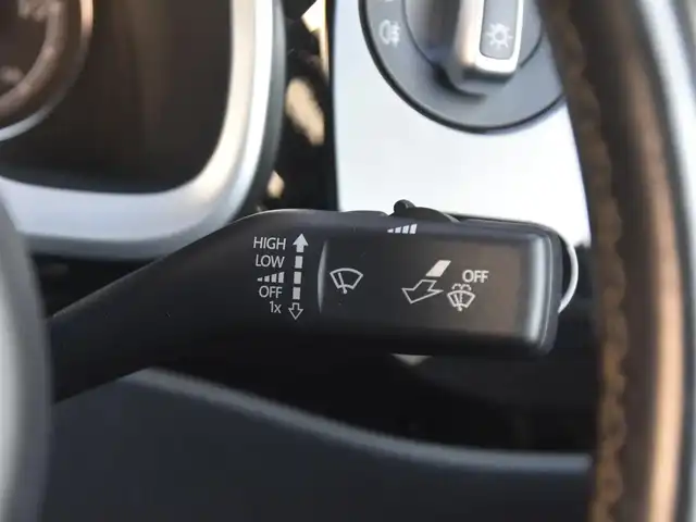 フォルクスワーゲン ザ・ビートル 2．0 Rライン 和歌山県 2016(平28)年 6.8万km 白 3連メーター /純正ナビ /フルセグ /Bカメラ /リヤスポイラー /ツインエキゾーストパイプ /レッドブレーキキャリパー /クルーズコントロール /コーナーセンサー /純正18AW /プッシュスタート /オートライト /MTモード付AT /ETC