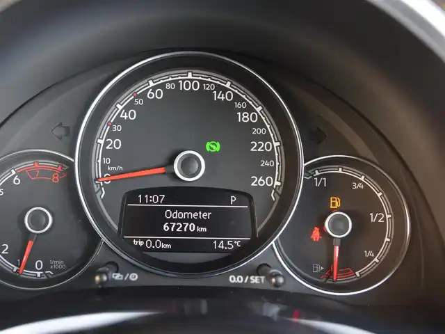 フォルクスワーゲン ザ・ビートル 2．0 Rライン 和歌山県 2016(平28)年 6.8万km 白 3連メーター /純正ナビ /フルセグ /Bカメラ /リヤスポイラー /ツインエキゾーストパイプ /レッドブレーキキャリパー /クルーズコントロール /コーナーセンサー /純正18AW /プッシュスタート /オートライト /MTモード付AT /ETC