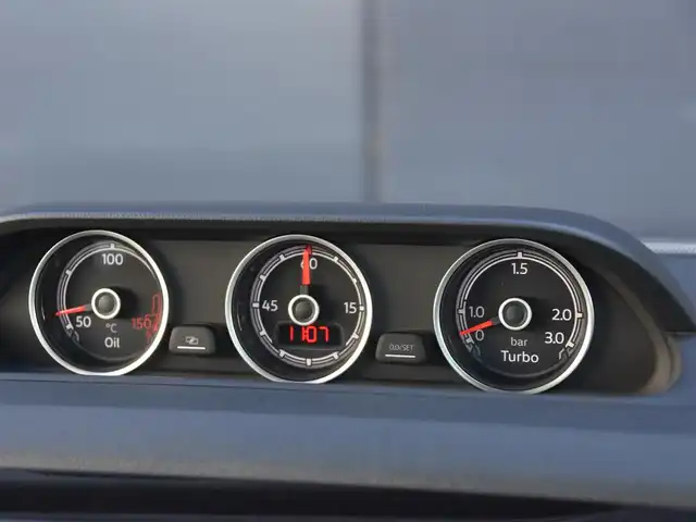 フォルクスワーゲン ザ・ビートル 2．0 Rライン 和歌山県 2016(平28)年 6.8万km 白 3連メーター /純正ナビ /フルセグ /Bカメラ /リヤスポイラー /ツインエキゾーストパイプ /レッドブレーキキャリパー /クルーズコントロール /コーナーセンサー /純正18AW /プッシュスタート /オートライト /MTモード付AT /ETC