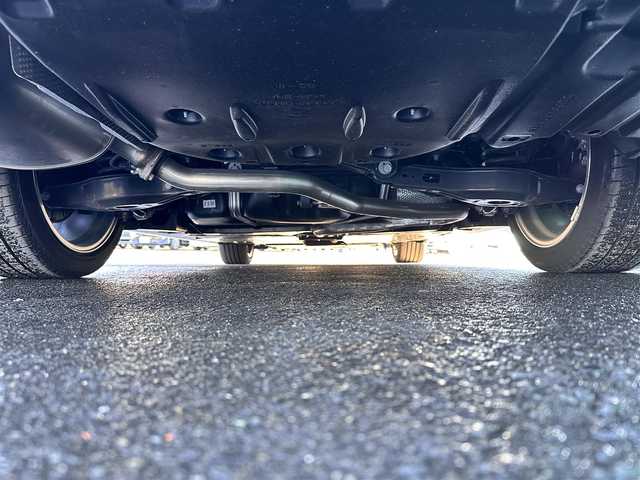 トヨタ カムリ WSレザーパッケージ 宮城県 2023(令5)年 0.2万km プラチナホワイトパールマイカ パノラミックビューモニター/＝＝＝/セーフティセンス/・プリクラッシュセーフティ/・レーダークルーズコントロール（カーブ速度抑制機能付）/・レーントレーシングアシスト/・オートマチックハイビーム/・ドライバー異常時対応システム/・ロードサインアシスト/先行車発進告知機能/ブラインドスポットモニター/リアクロストラフィックオートブレーキ/インテリジェントクリアランスソナー/カラーヘッドアップディスプレイ/9インチディスプレイオーディオ/・Tコネクトナビキット/・Bluetooth/ビルトインETC/ドライブレコーダー/本革シート/パワーシート/シートヒーター/革巻きステアリング/ステアリングスイッチ/電動パーキングブレーキ/ブレーキホールド/LEDヘッドランプ/LEDデイライト/フォグランプ/オートライト/スマートキー＆プッシュスタート/電動格納ミラー/純正18インチAW/純正フロアマット/純正ドアバイザー/W/サイド/カーテン/ニーエアバッグ