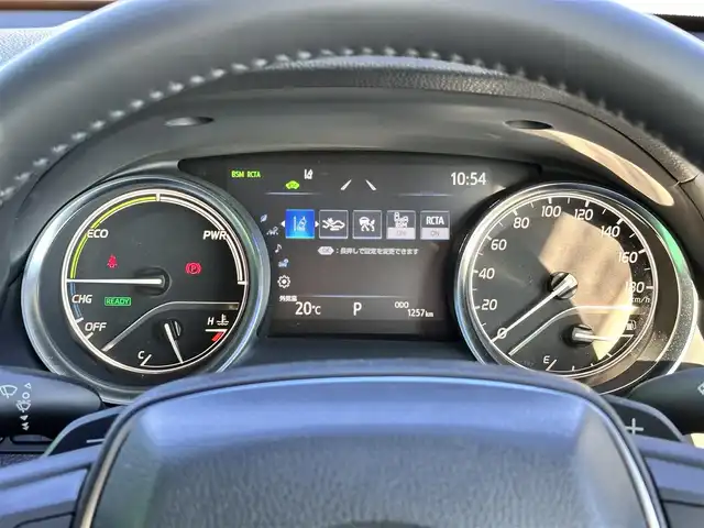 トヨタ カムリ WSレザーパッケージ 宮城県 2023(令5)年 0.2万km プラチナホワイトパールマイカ パノラミックビューモニター/＝＝＝/セーフティセンス/・プリクラッシュセーフティ/・レーダークルーズコントロール（カーブ速度抑制機能付）/・レーントレーシングアシスト/・オートマチックハイビーム/・ドライバー異常時対応システム/・ロードサインアシスト/先行車発進告知機能/ブラインドスポットモニター/リアクロストラフィックオートブレーキ/インテリジェントクリアランスソナー/カラーヘッドアップディスプレイ/9インチディスプレイオーディオ/・Tコネクトナビキット/・Bluetooth/ビルトインETC/ドライブレコーダー/本革シート/パワーシート/シートヒーター/革巻きステアリング/ステアリングスイッチ/電動パーキングブレーキ/ブレーキホールド/LEDヘッドランプ/LEDデイライト/フォグランプ/オートライト/スマートキー＆プッシュスタート/電動格納ミラー/純正18インチAW/純正フロアマット/純正ドアバイザー/W/サイド/カーテン/ニーエアバッグ